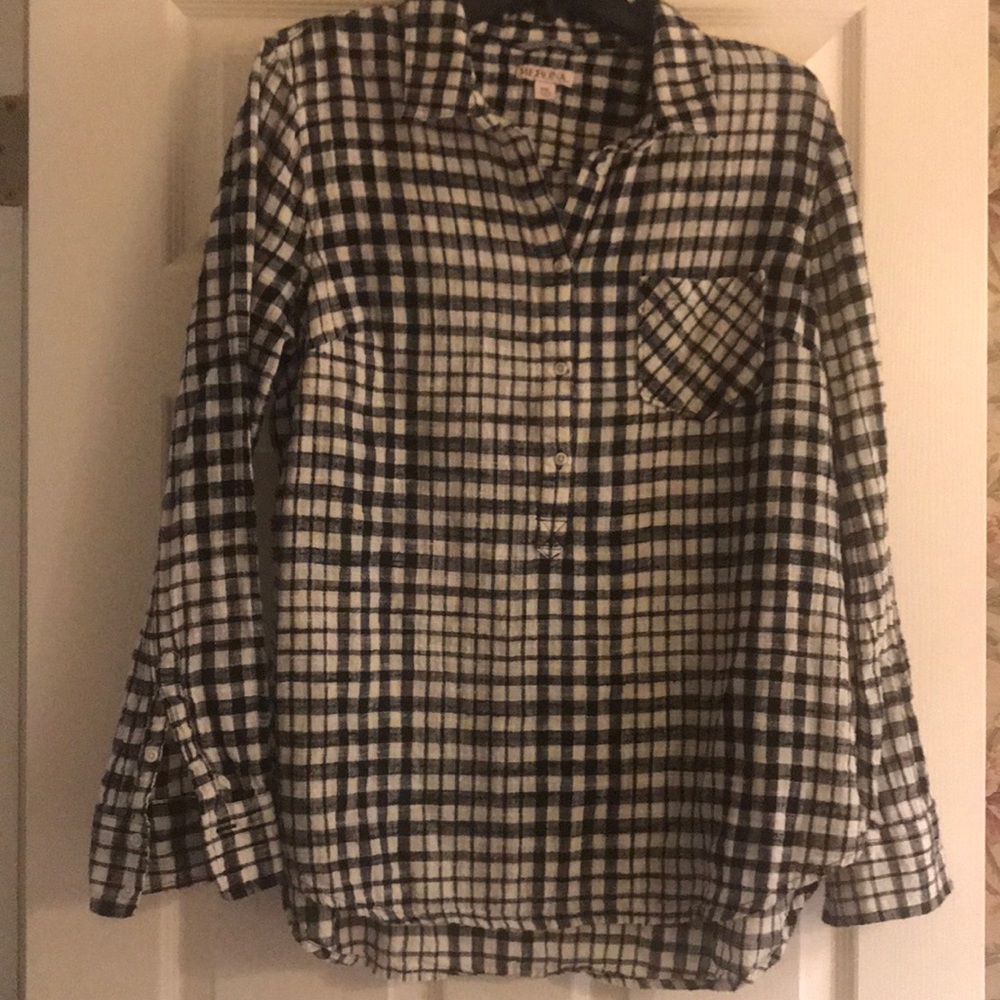 Cute black/white plaid blouse